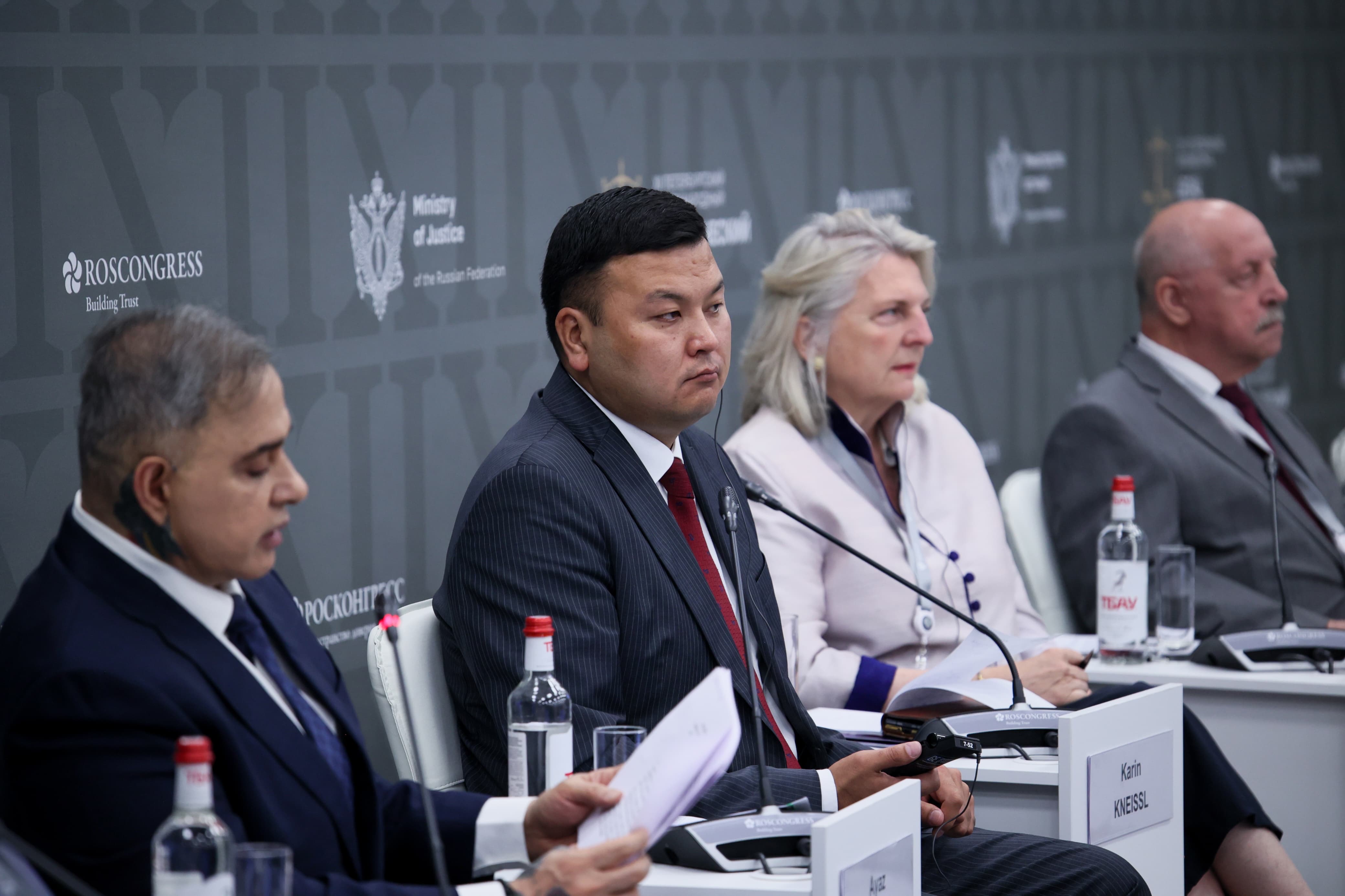 Fiscal General expone proceso penal venezolano durante Foro Jurídico en Rusia