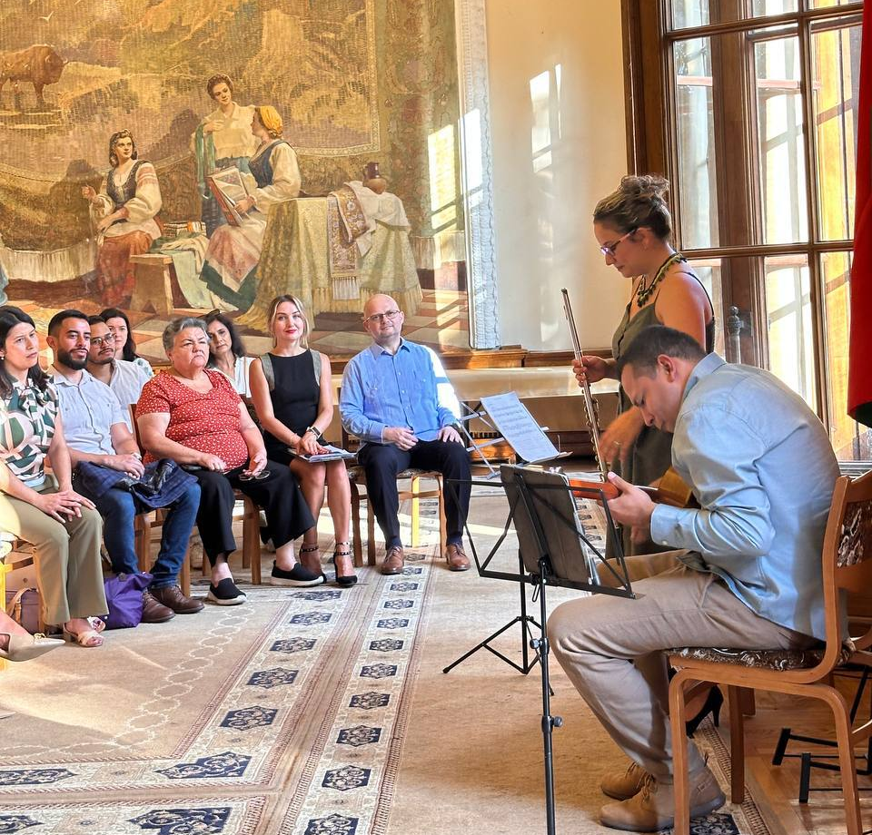 Gran Misión Viva Venezuela llega a Minsk con la agrupación “Entramado Dúo”