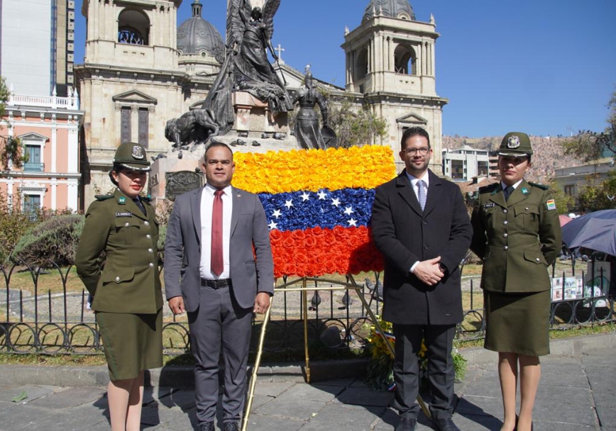 Embajador de Venezuela en Bolivia celebra 214 años de independencia de Colombia