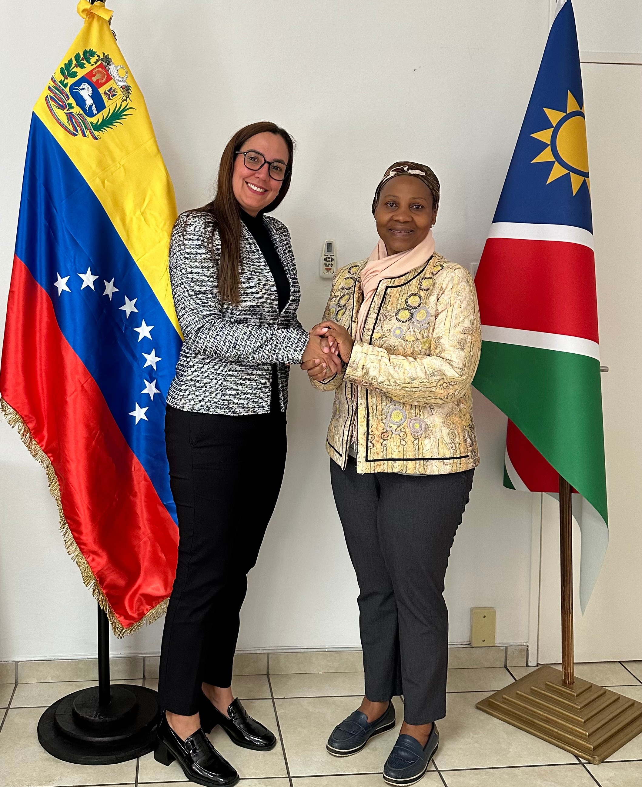 Embajadora designada en Namibia se reúne con Secretaria General del SADC-PF