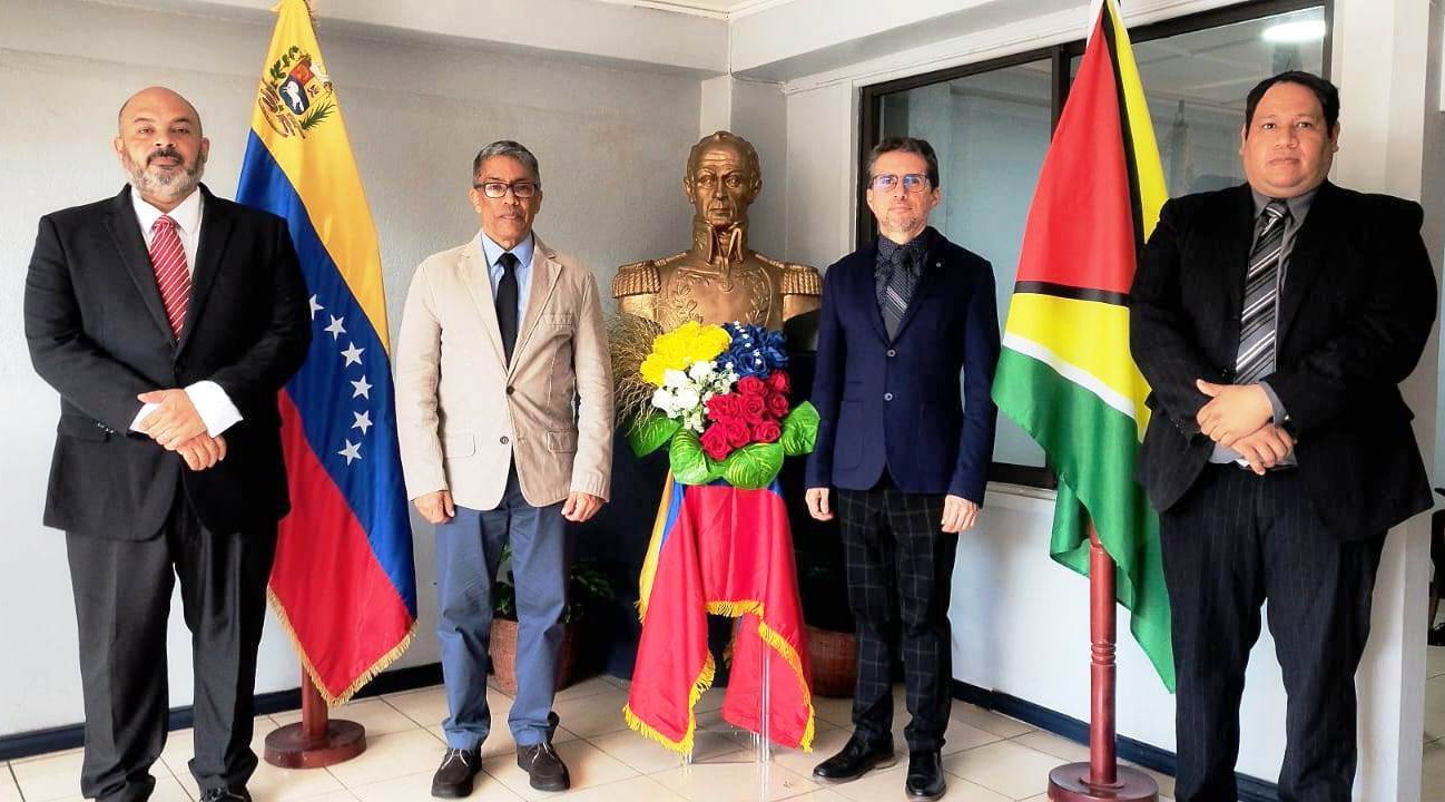 En Guyana conmemoran 241° aniversario del natalicio de Simón Bolívar