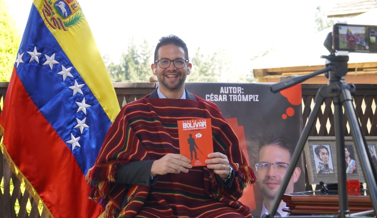 Embajador César Trómpiz bautizó su libro "Piensa con Bolívar" en FILVEN 2024