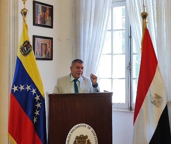 Embajada en Egipto celebra los 70 años del natalicio del Comandante Hugo Chávez
