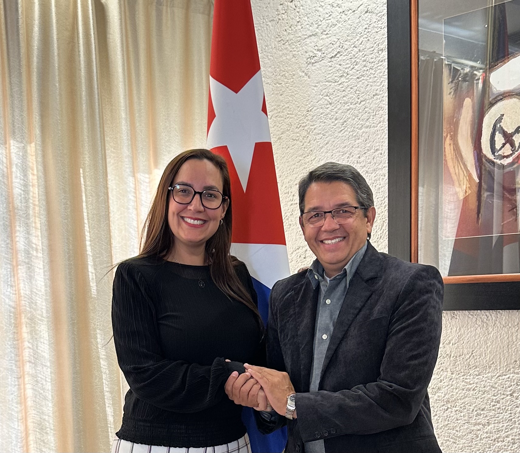 Embajadora designada en Namibia sostiene fraterno encuentro con similar de Cuba