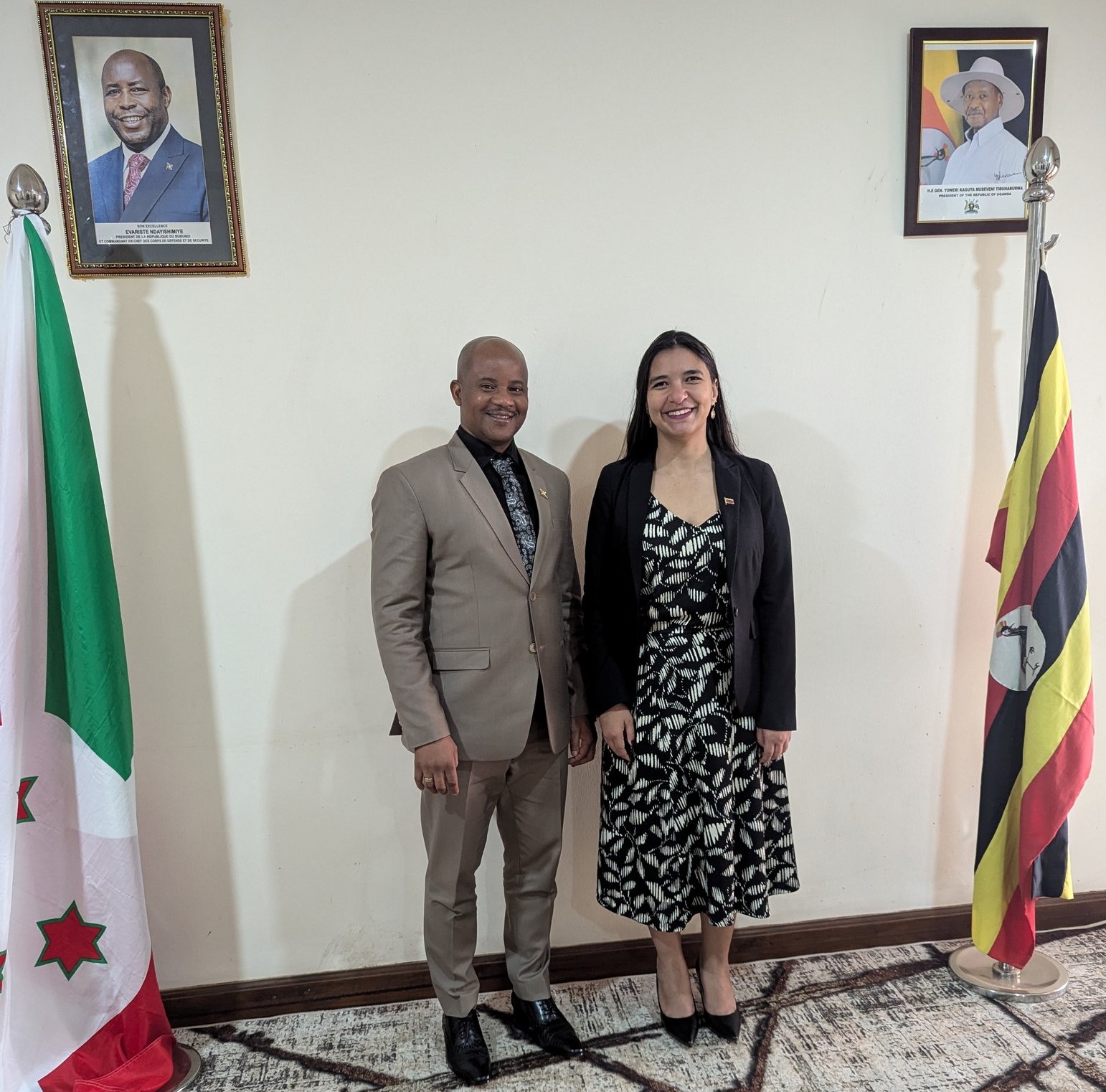 Embajadores de Venezuela y Burundi sostienen encuentro en Kampala