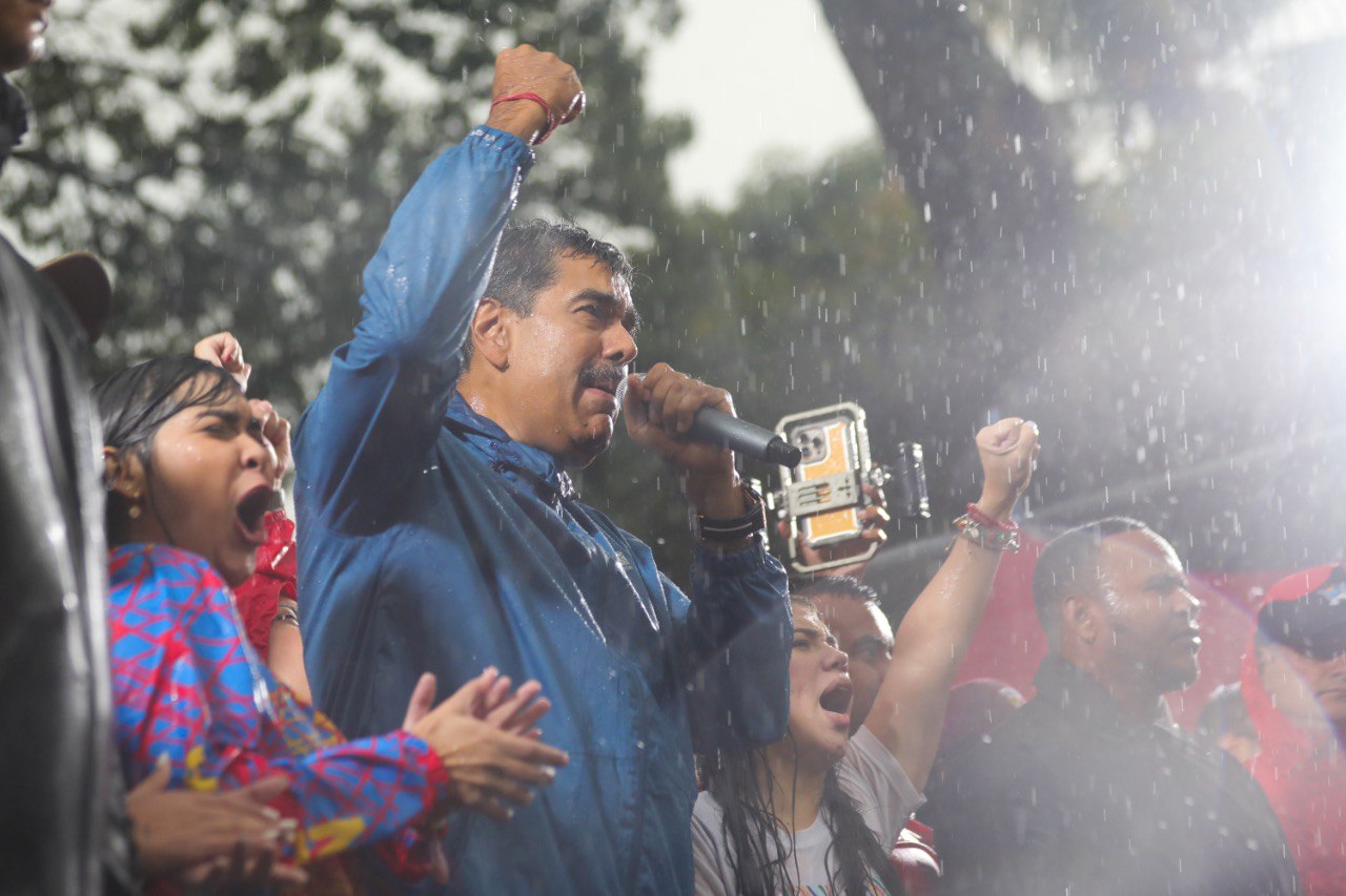 Maduro rompe relaciones con WhatsApp y llama a juventud a perseverar por la paz