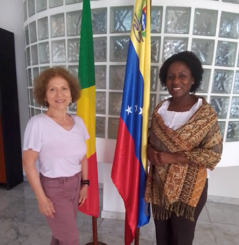 Embajadora en la República del Congo recibe a cineasta María Esparragoza