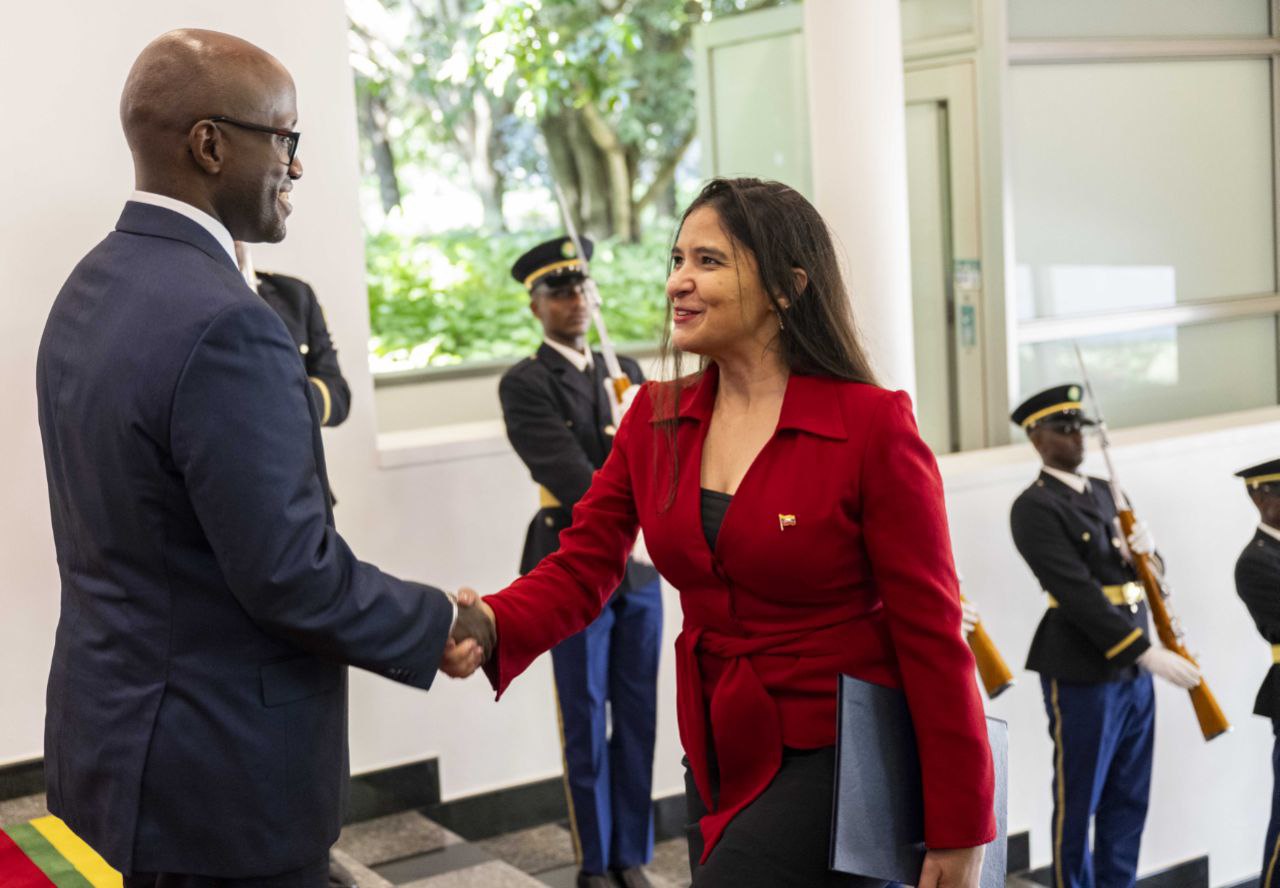 Embajadora venezolana presenta Cartas Credenciales ante el Presidente de Ruanda