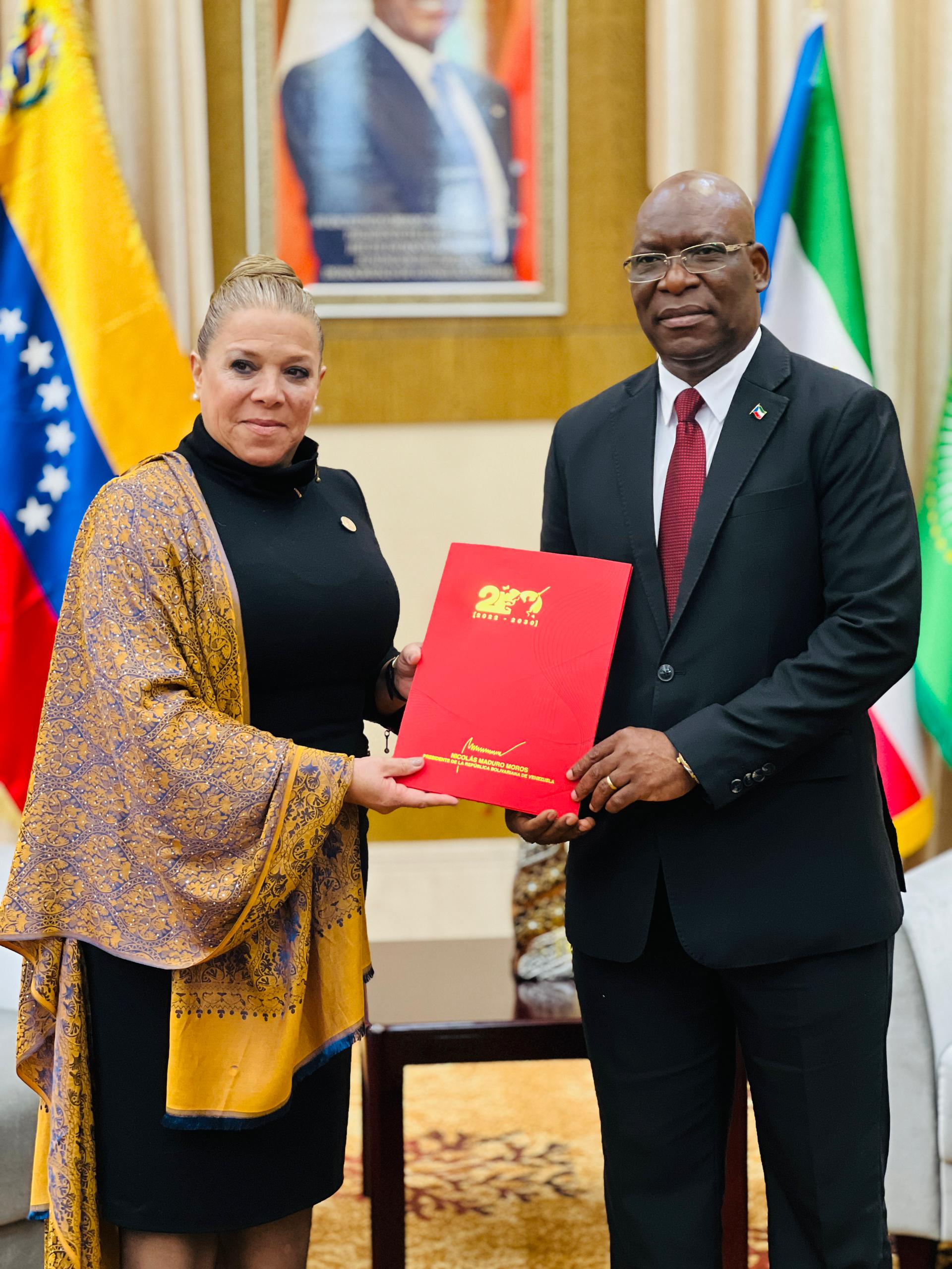 Embajadora Pino Pasquier presentó Copias de Estilo en Guinea Ecuatorial