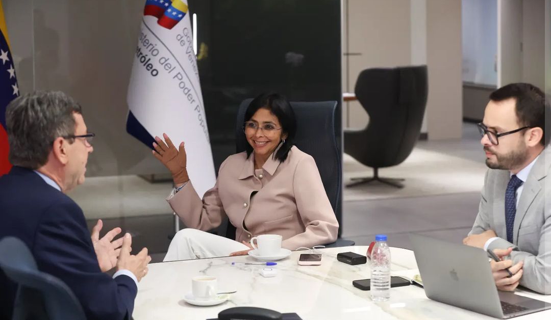 Venezuela y España abordan alianzas estratégicas en el área petrolera