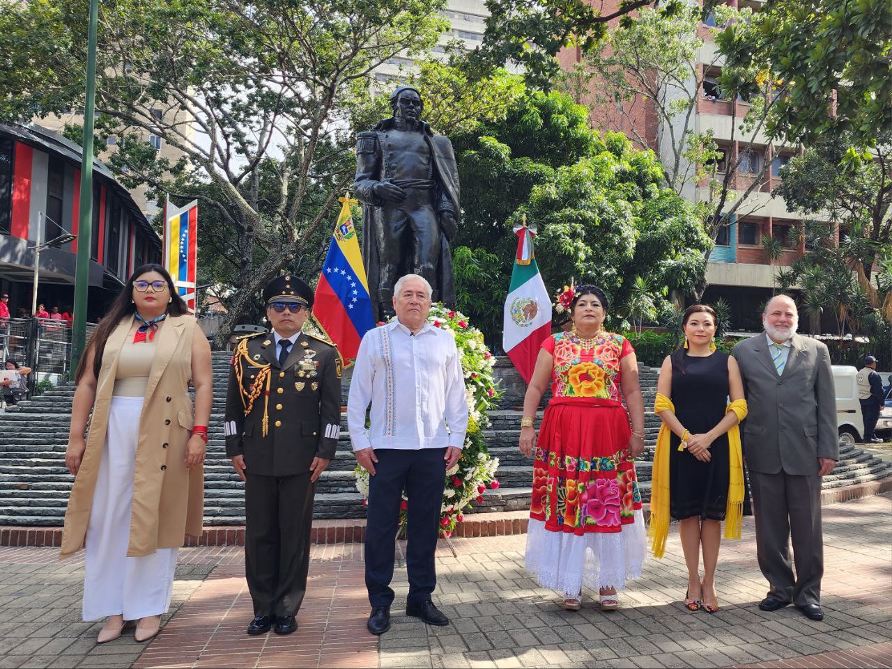 México conmemoró 214 años de independencia con ofrenda floral en Caracas