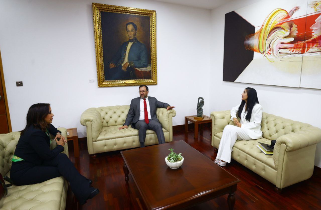 Venezuela define acciones a seguir ante situación diplomática con España