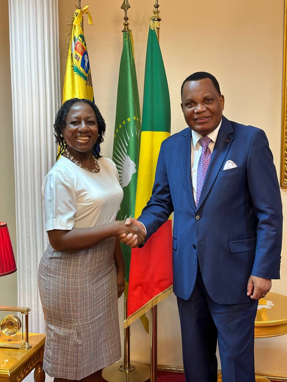 Embajadora Laura Suárez presenta Copias de Estilo en la República del Congo