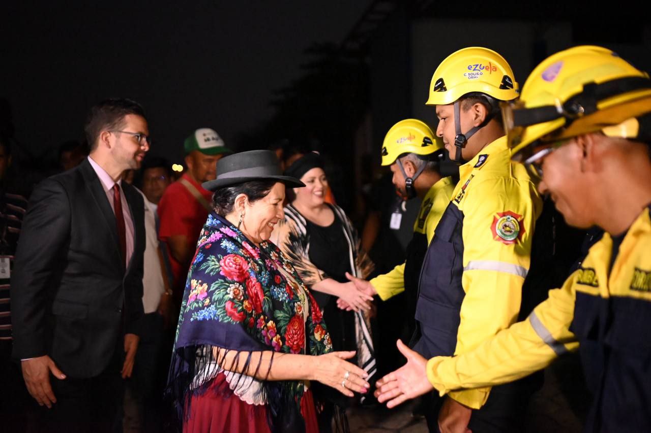 Fuerza de Tarea Humanitaria Simón Bolívar llega a Bolivia para mitigar incendios