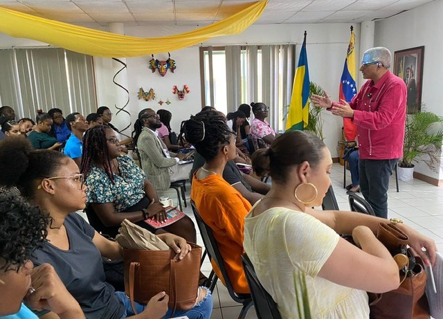 IVCC continúa enseñanza del español en San Vicente y las Granadinas