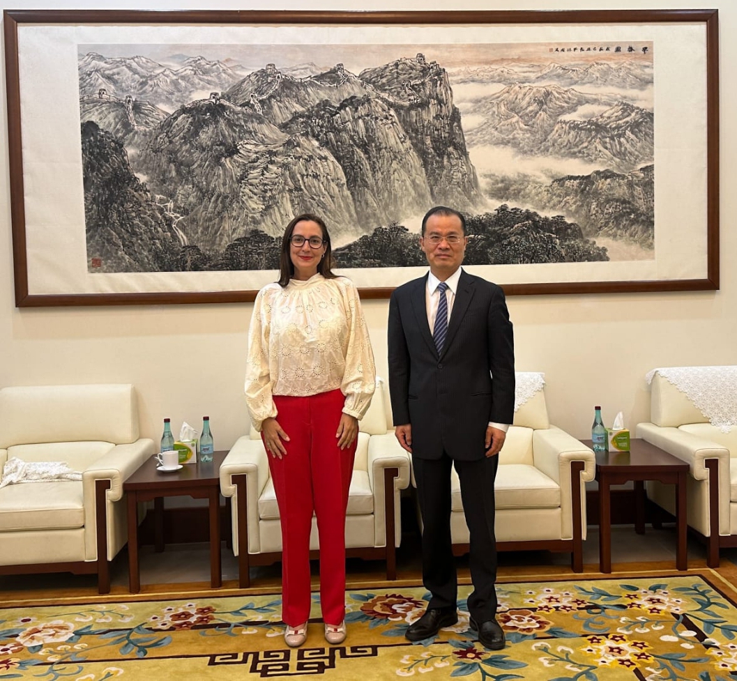 Embajadas de Venezuela y China acuerdan cooperación armoniosa en Namibia