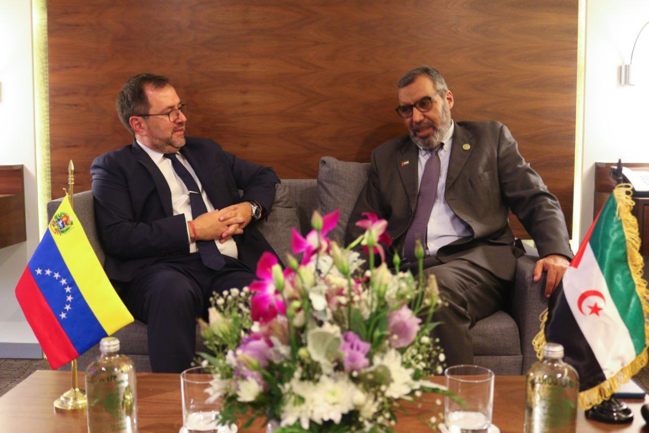 Canciller Yván Gil sostiene encuentro con Primer Ministro de la RASD en México