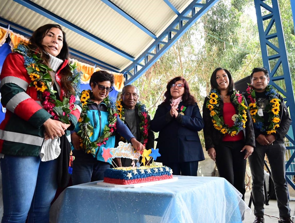 Venezuela presente en aniversario de Unidad Educativa “Hugo Chávez” en La Paz