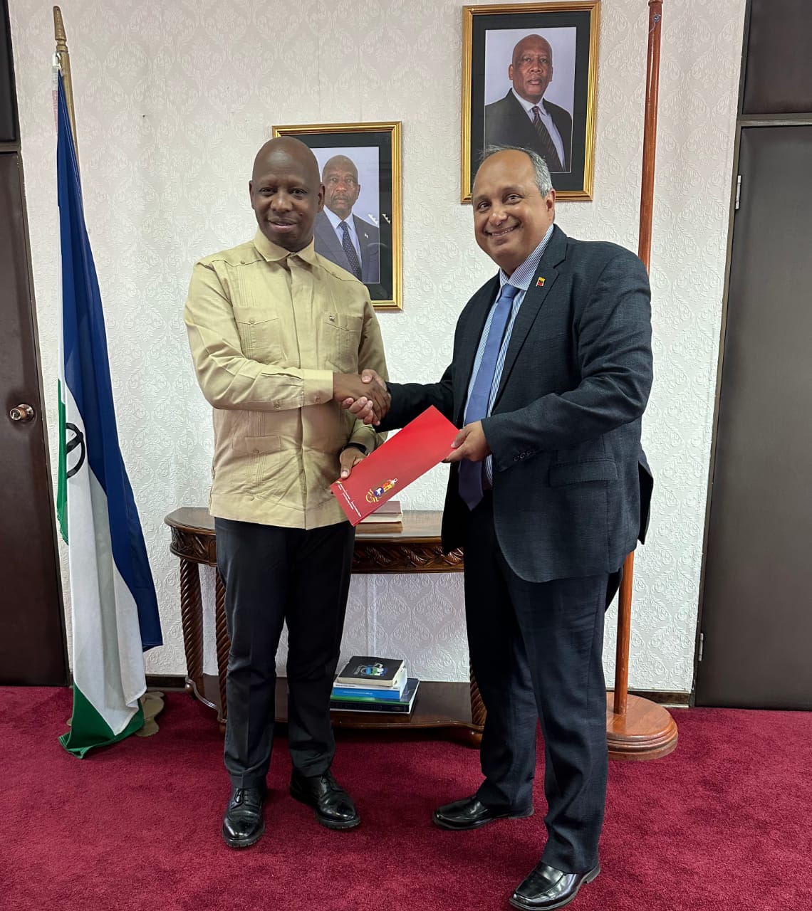 Embajador de Venezuela presenta Copias de Estilo ante el Reino de Lesoto
