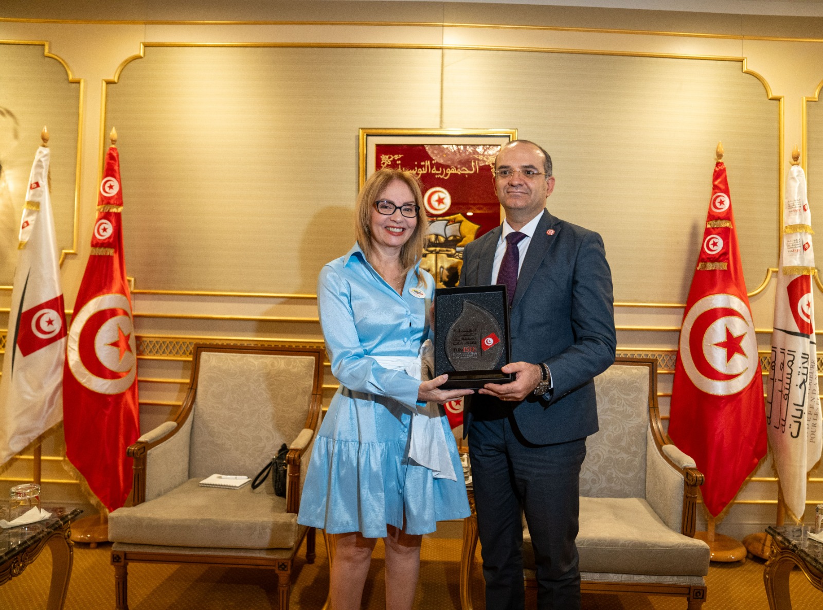 CNE entre los observadores internacionales de elecciones presidenciales de Túnez