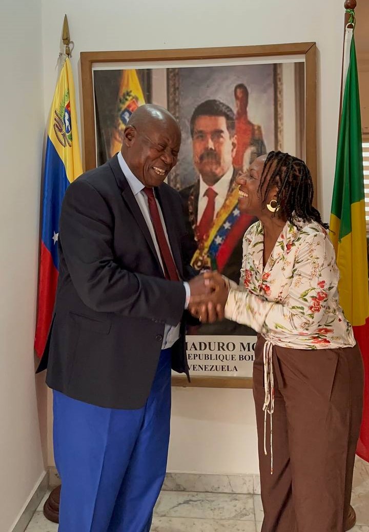 Embajadora Suárez se reúne con cineasta congolés Sébastien Kamba