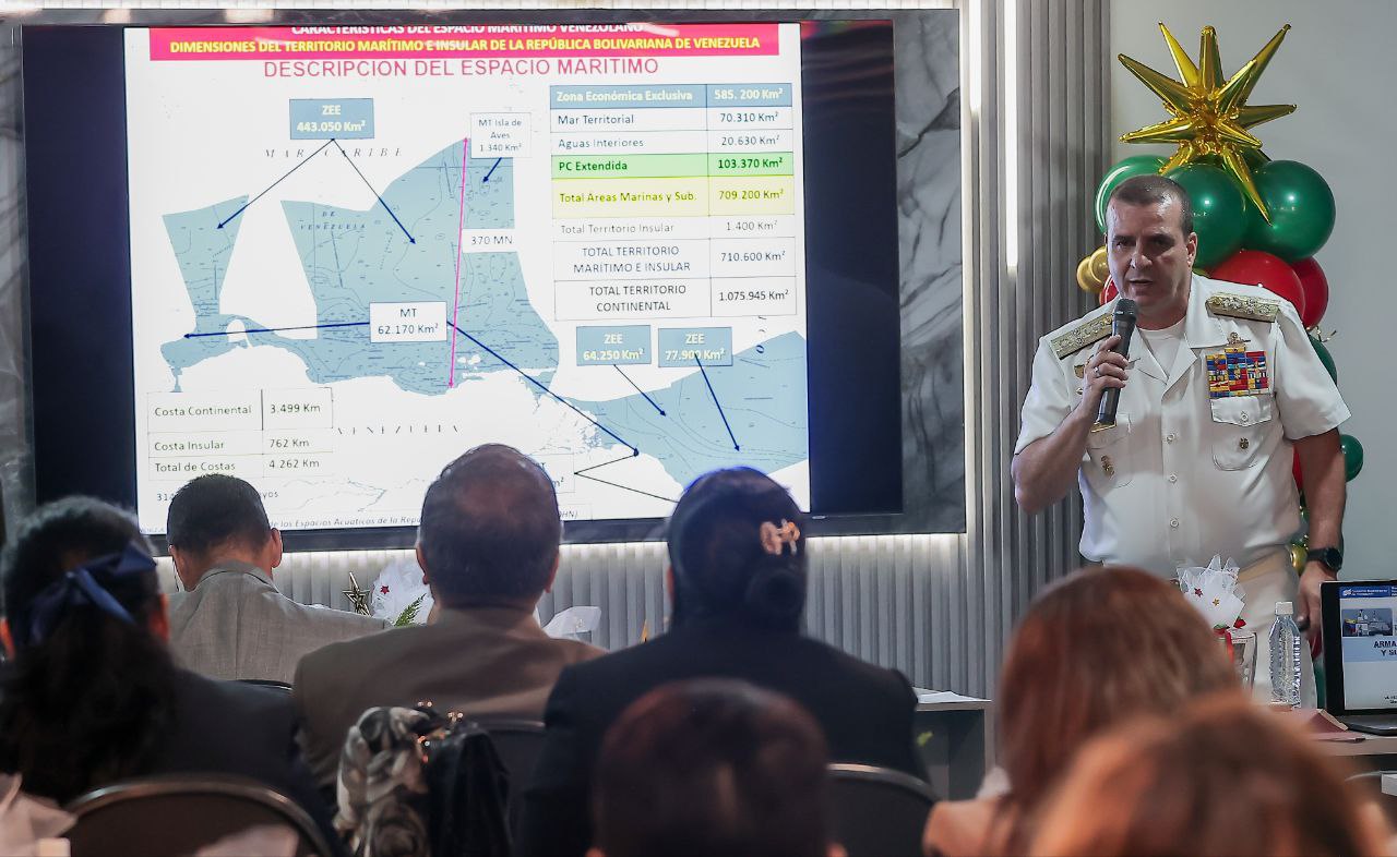 Exponen poder naval de Venezuela a cursantes de postdoctorado de la UMB