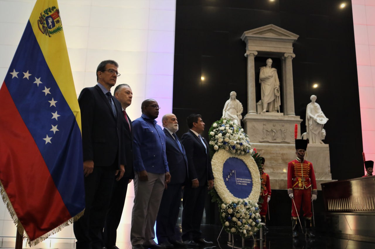SELA conmemora 49° aniversario del Convenio de Panamá con ofrenda floral
