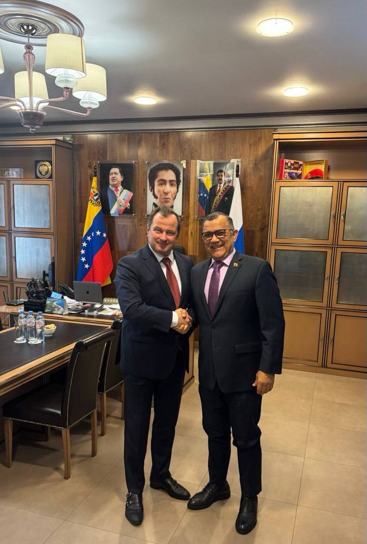 Senador Yuri Fiódorov visita Embajada de Venezuela en Moscú