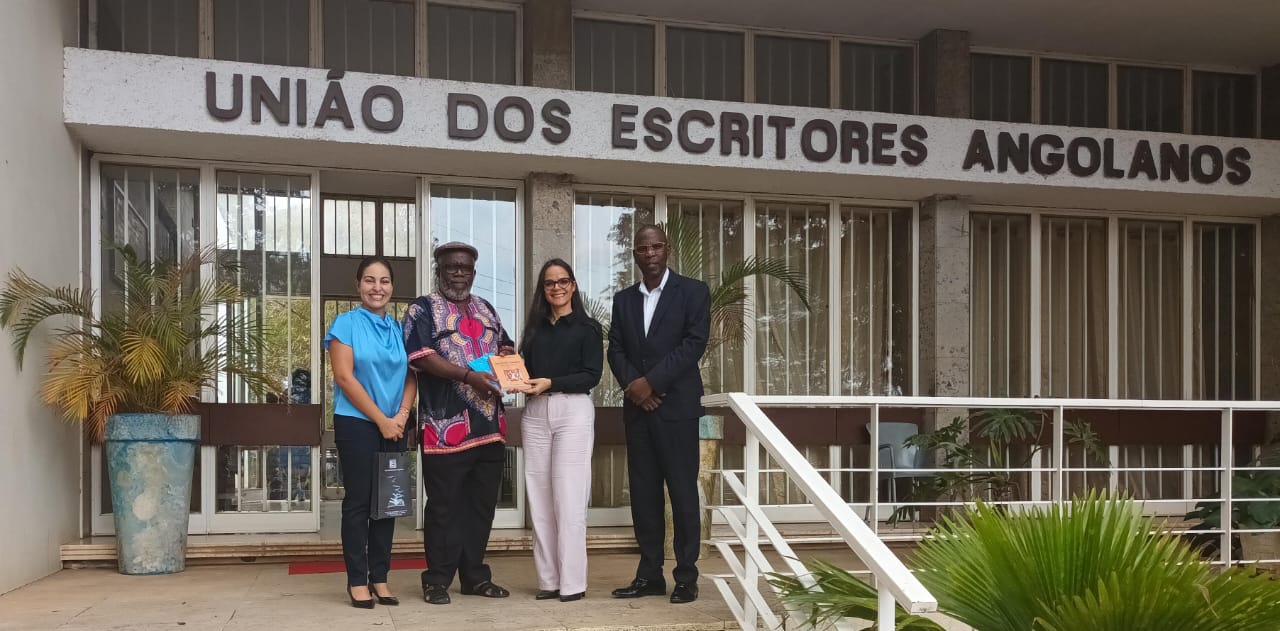 Embajadora de Venezuela se reúne con directiva de Unión de Escritores Angoleños