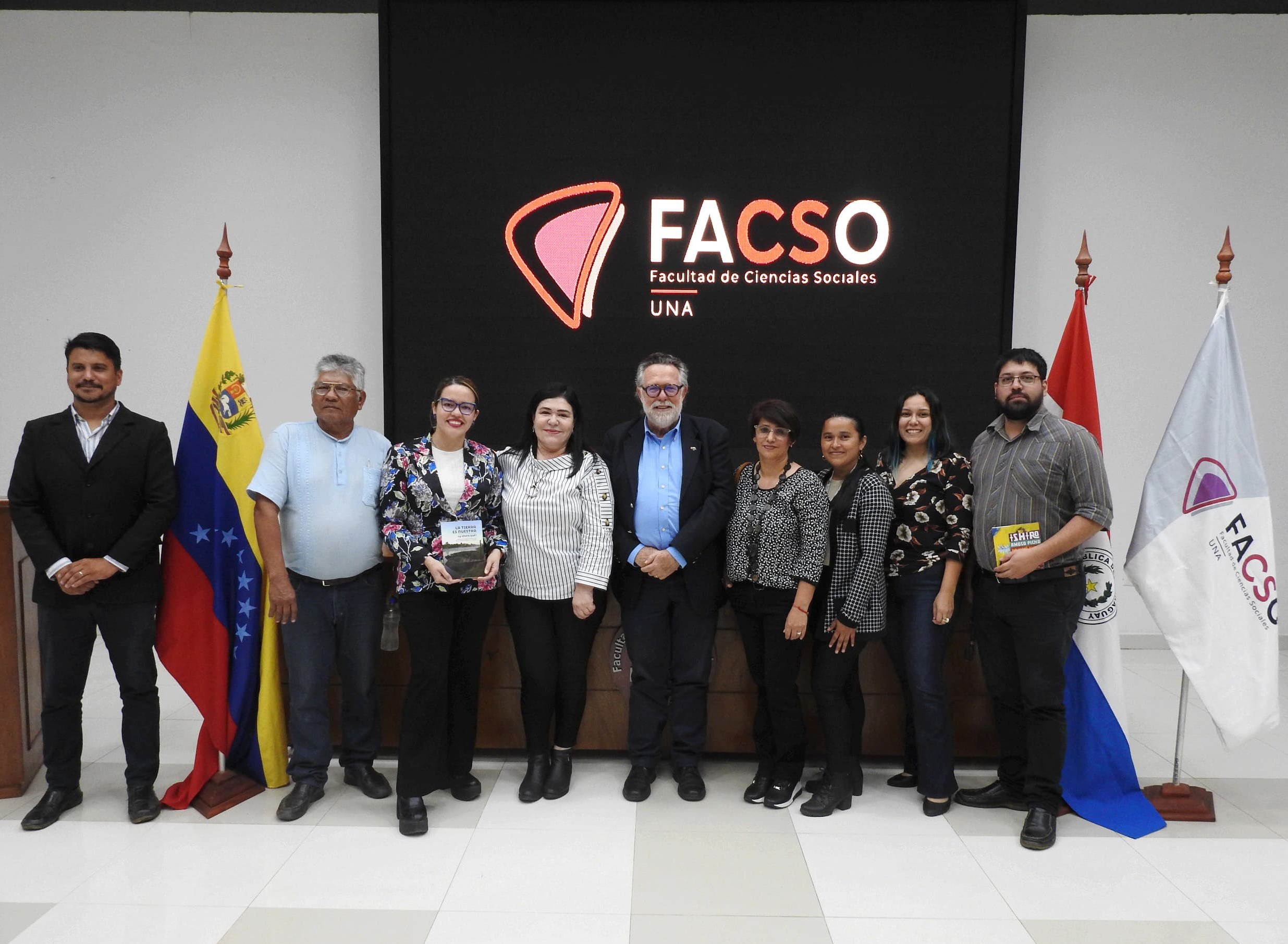 Embajador en Paraguay participa en conversatorio sobre resistencia indígena