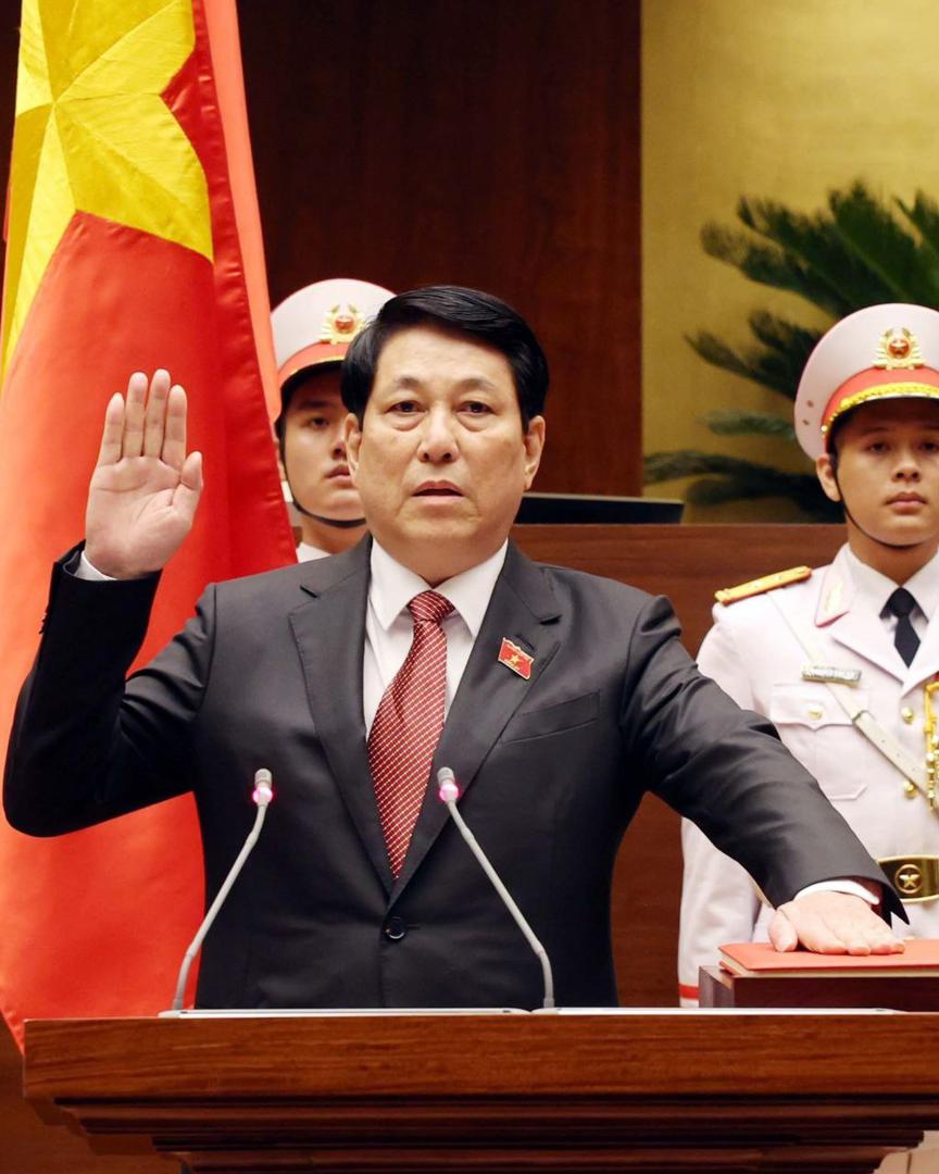 Jefe de Estado venezolano felicita al presidente electo de Vietnam