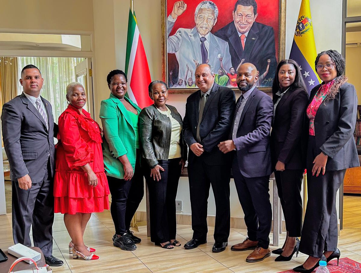 Presidenta de Asamblea Legislativa de Gauteng visita la Embajada de Venezuela