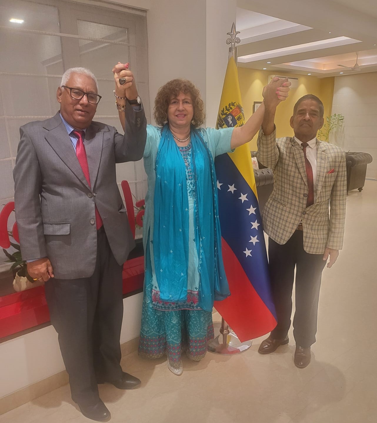 Embajadora se reúne con directivos de la Asociación de Amistad Nepal-Venezuela