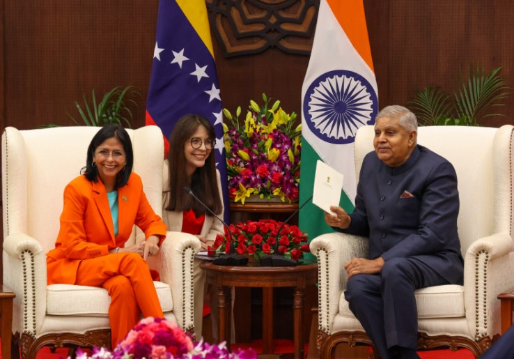 Vicepresidenta se reúne con su homólogo de India para fortalecer relaciones