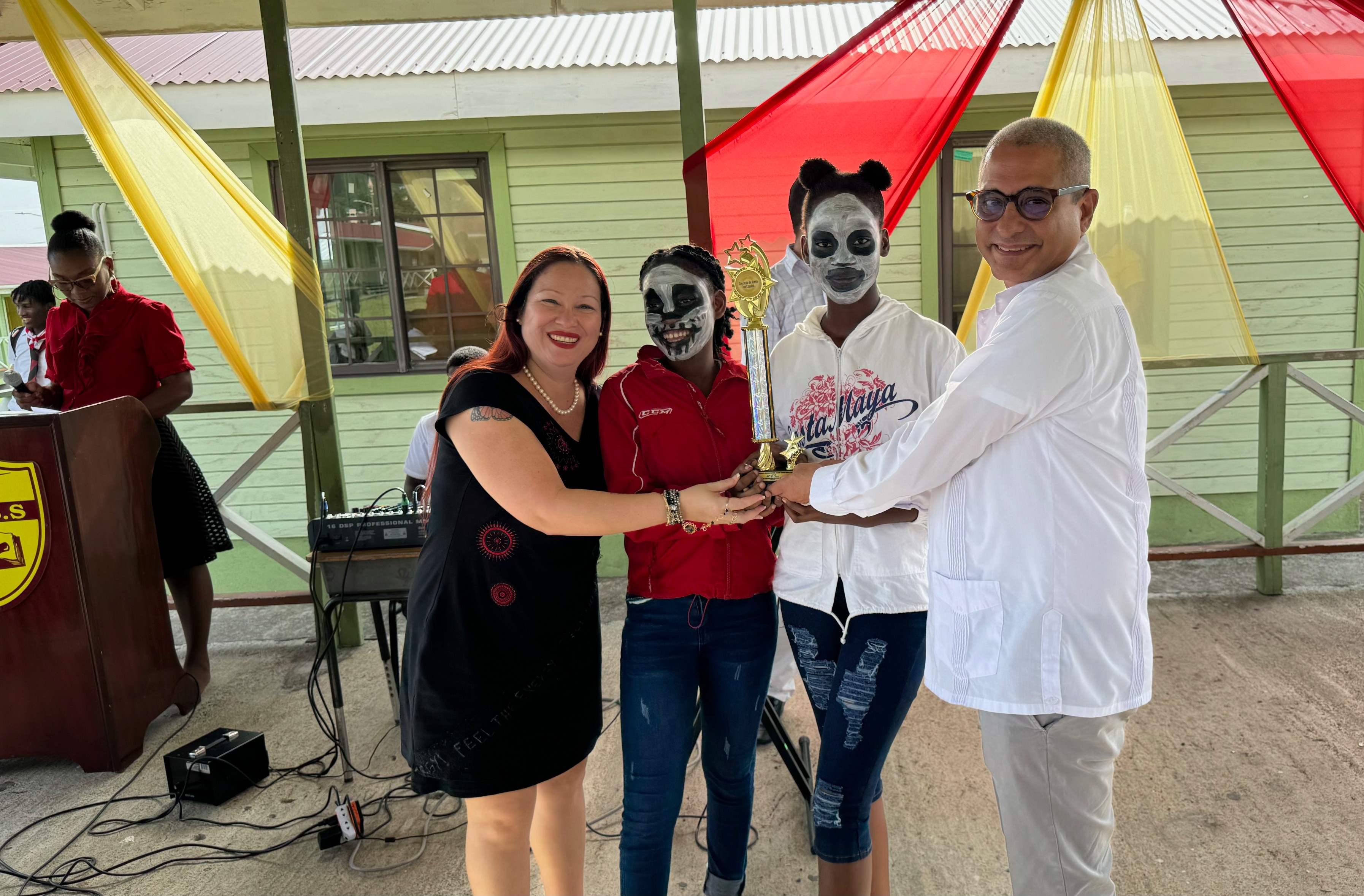 Venezuela es jurado en competencia de canto en San Vicente y las Granadinas