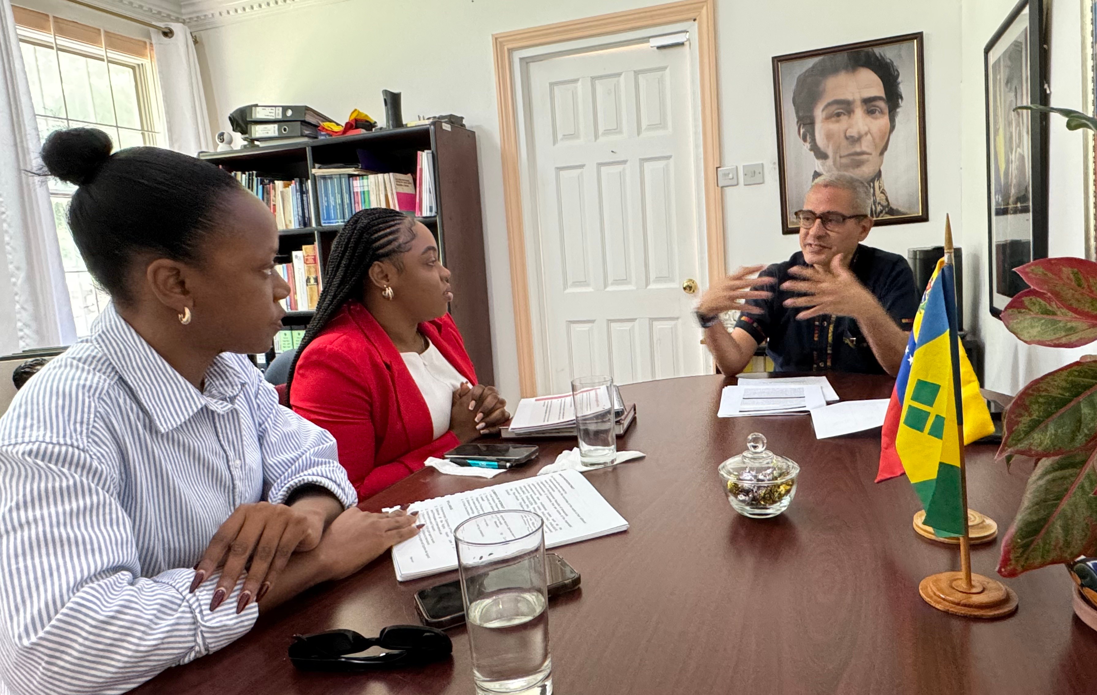 Senadoras vicentinas participarán en Foro Parlamentario Mundial contra Fascismo