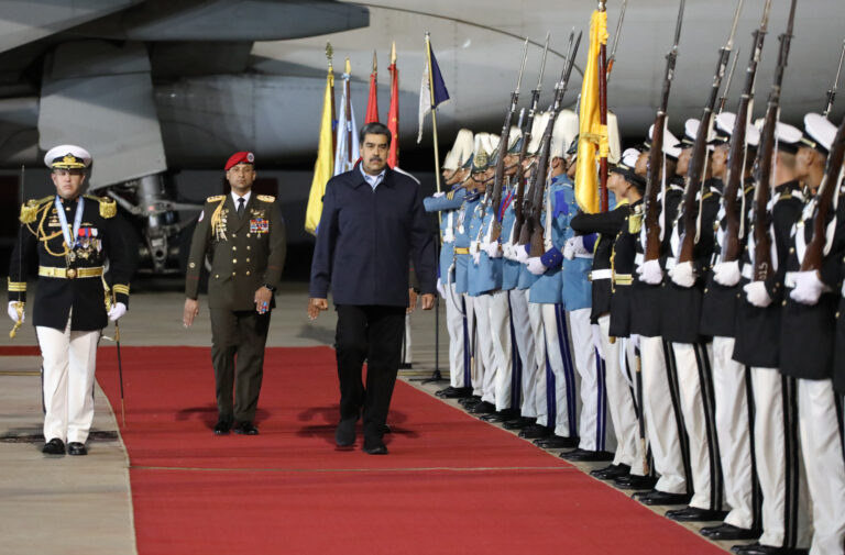 Presidente Maduro arribó al país tras asistir a la XVI Cumbre de los BRICS