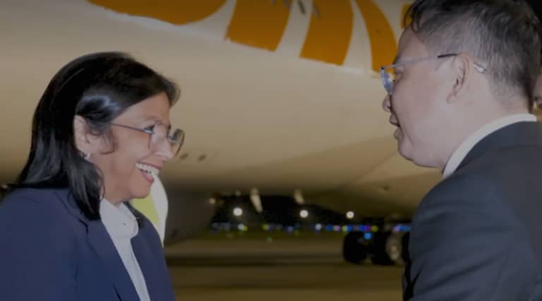 Vicepresidenta Rodríguez llega a Vietnam para fortalecer alianzas estratégicas