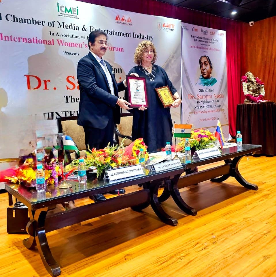 Embajadora en la India recibe Premio Internacional “Dra. Sarojini Naidu”