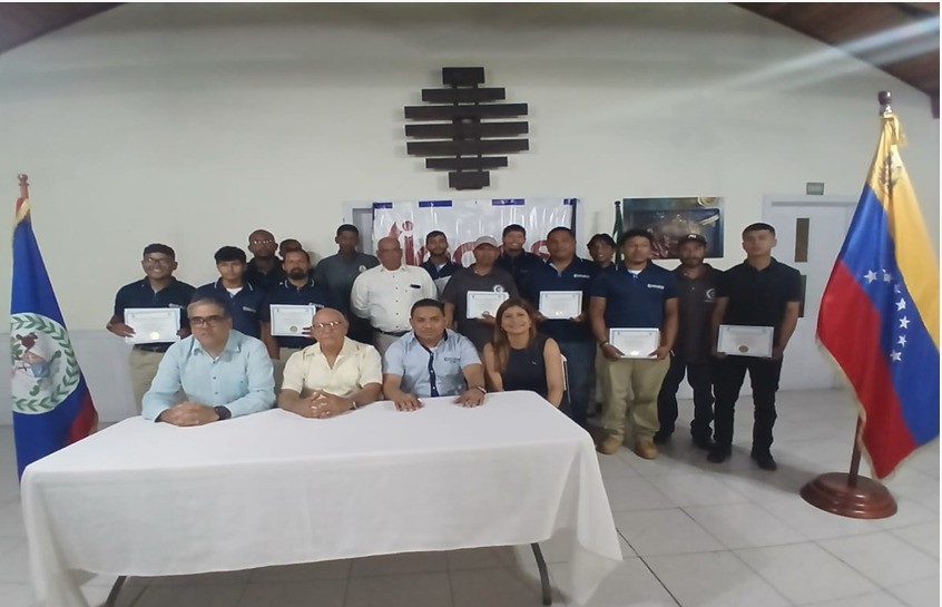 14 beliceños se graduaron en plomería mediante cooperación con el INCES