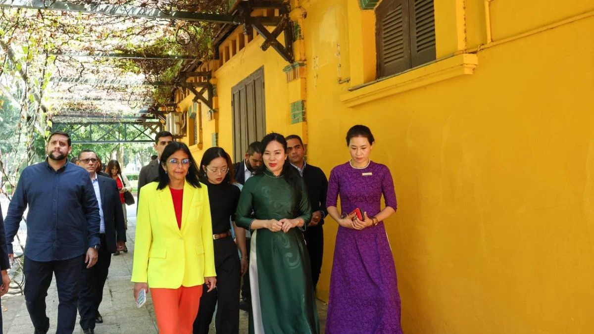 Vicepresidenta Ejecutiva Delcy Rodríguez visitó histórica casa del líder vietnam