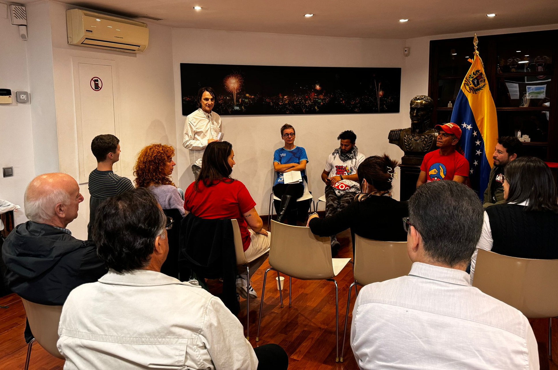 Conversatorio con comuneros venezolanos tuvo lugar en el Consulado en Barcelona