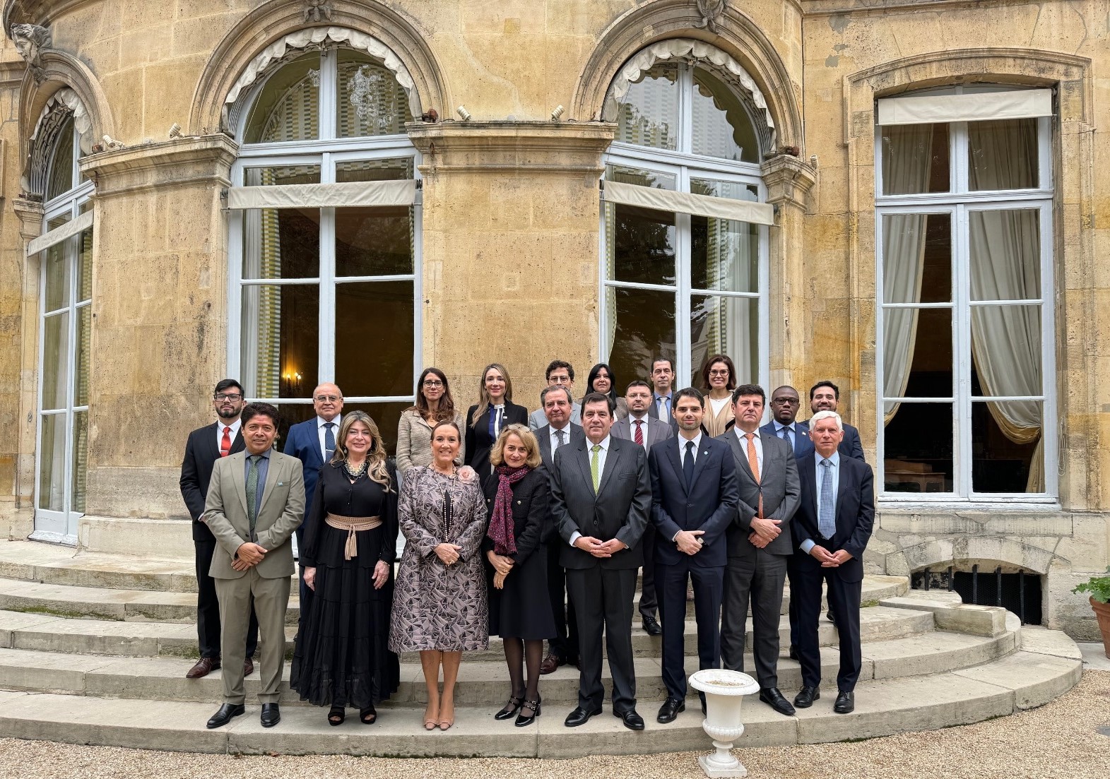 Embajadas de América Latina en Francia agasajan a Directora de la Cancillería