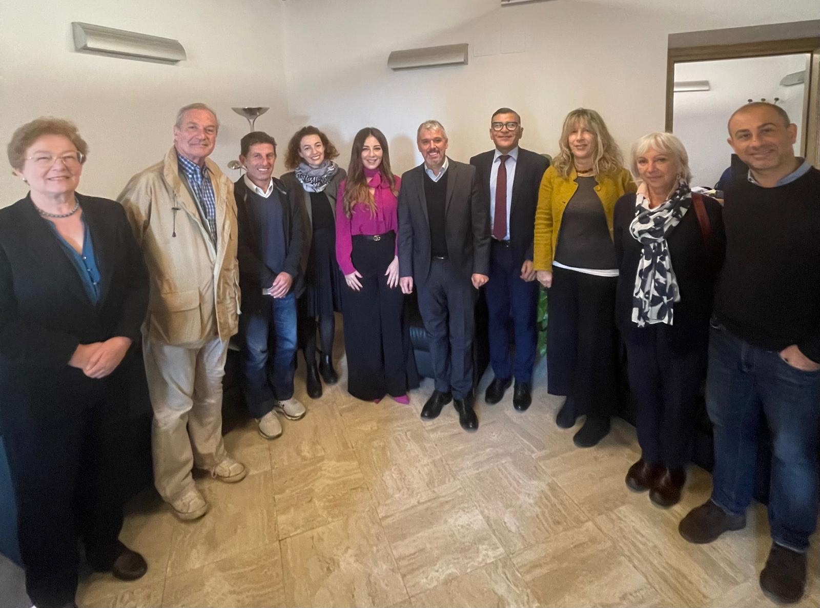 Embajada aborda con Alcaldía de Roma proyecto de restauración de Plaza Bolívar