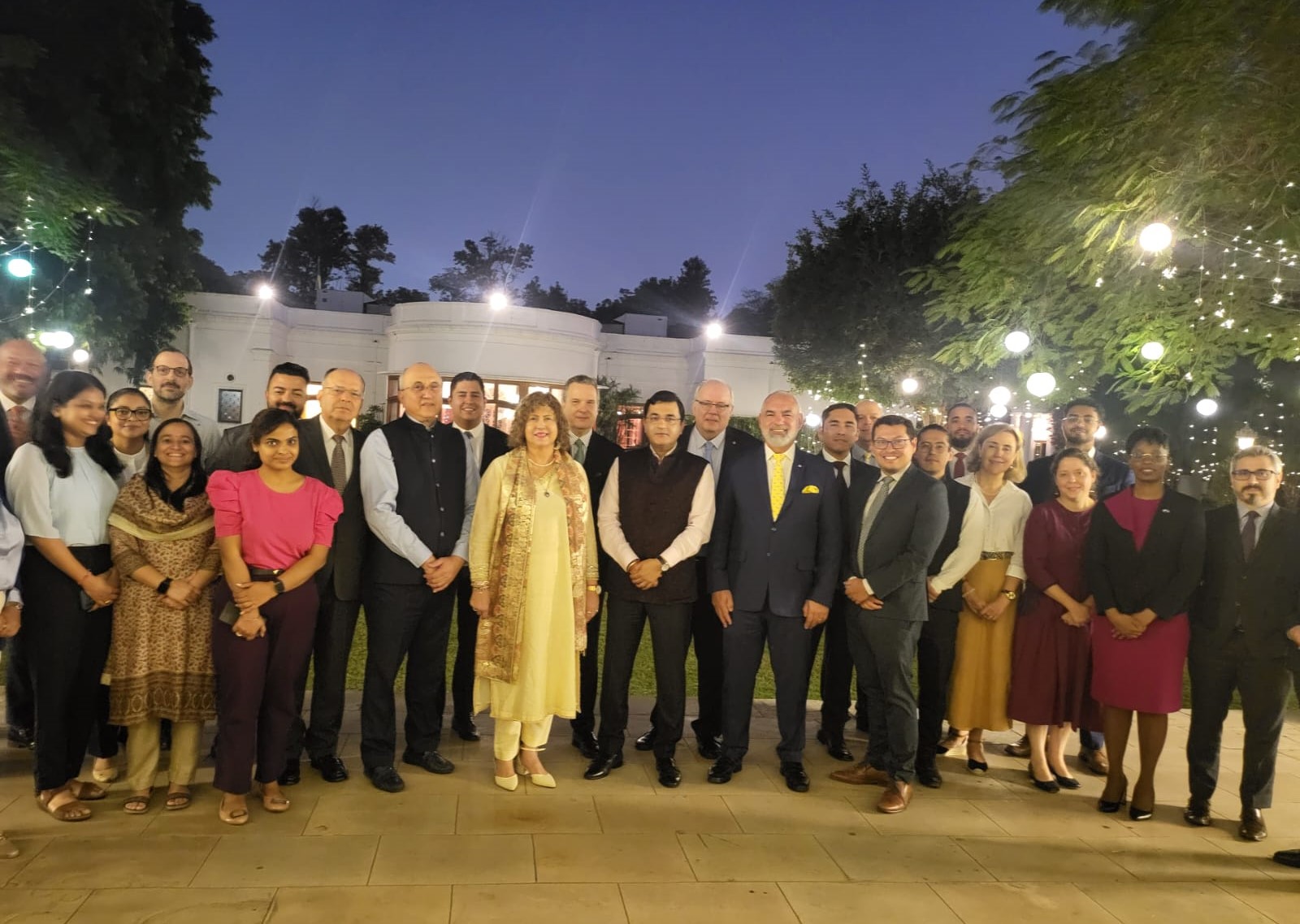 Embajadora en India participa en reunión con autoridad de Ministerio de Comercio
