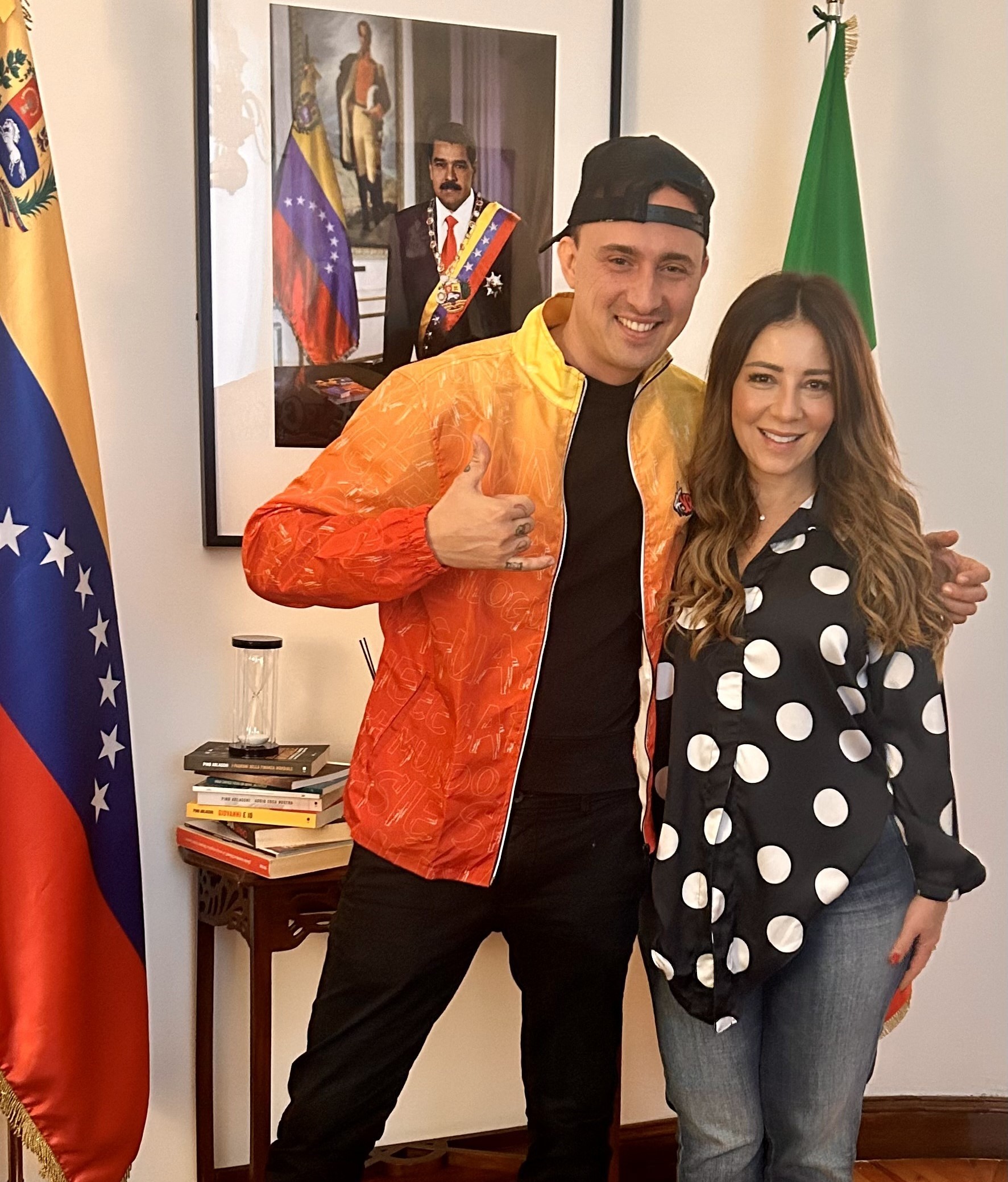 Artista italiano Jorit visita Embajada de Venezuela en Roma