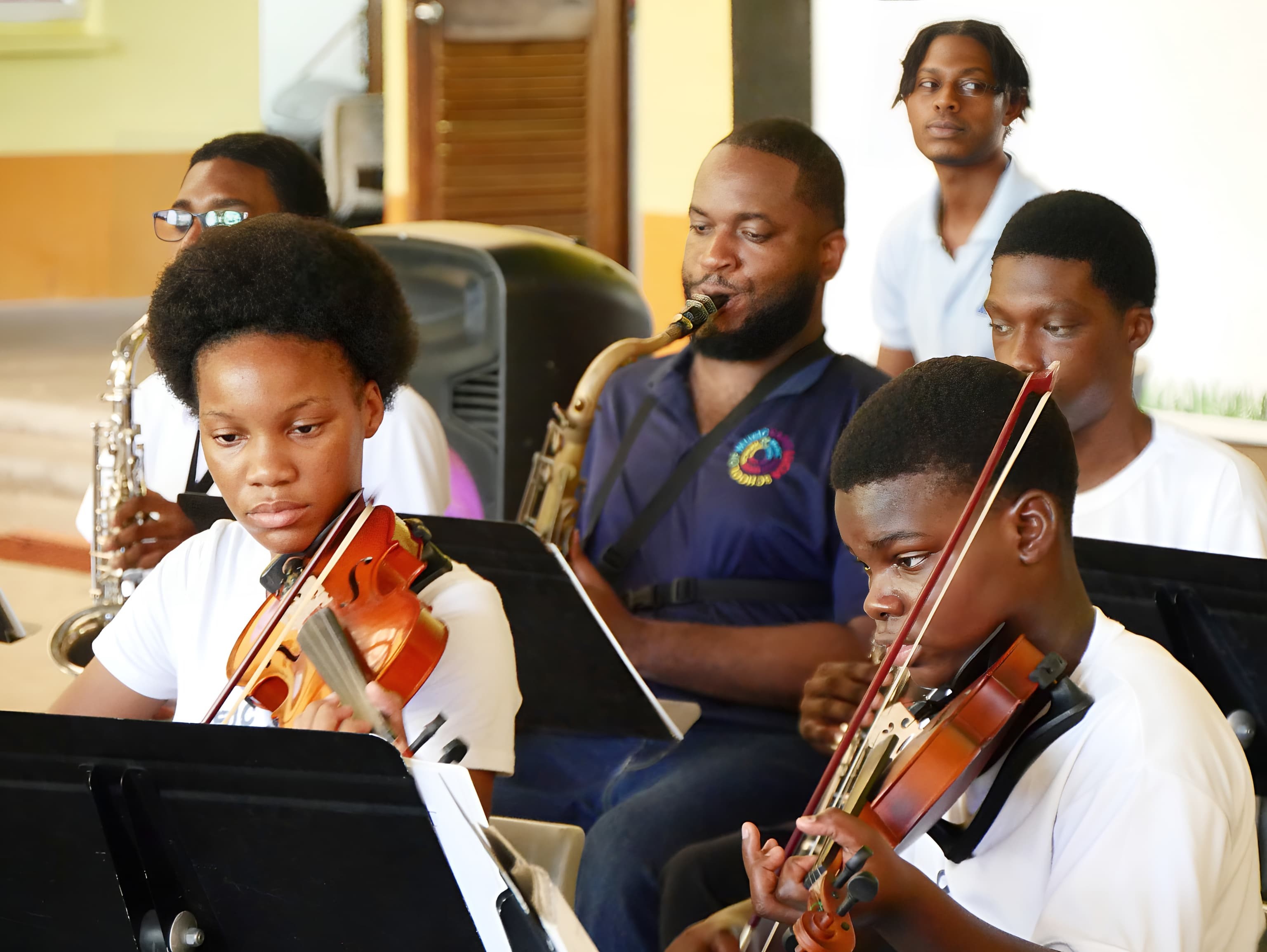 Misión en Santa Lucía participa en aniversario de Escuela Dame Pearlette Louisy