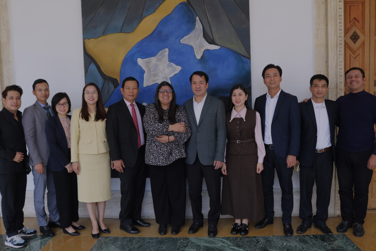 Viceministra Pugh recibe delegación de la Unión de Jóvenes Comunistas de Vietnam