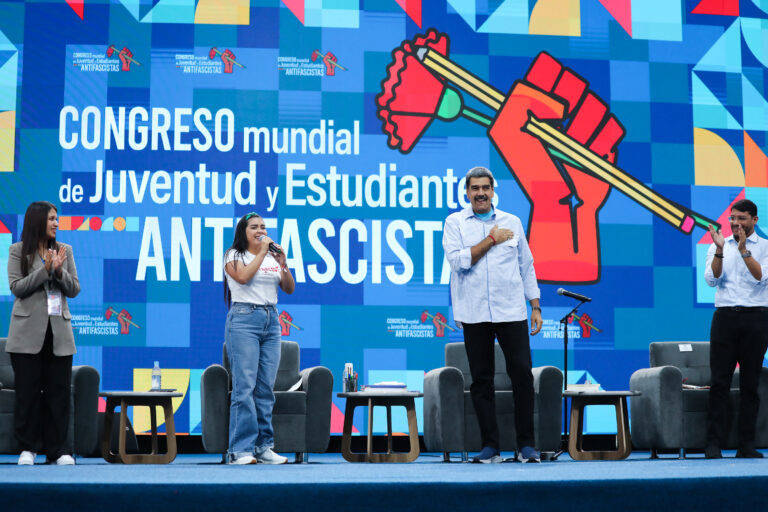 Maduro clausura Primer Congreso Mundial de la Juventud y Estudiantes