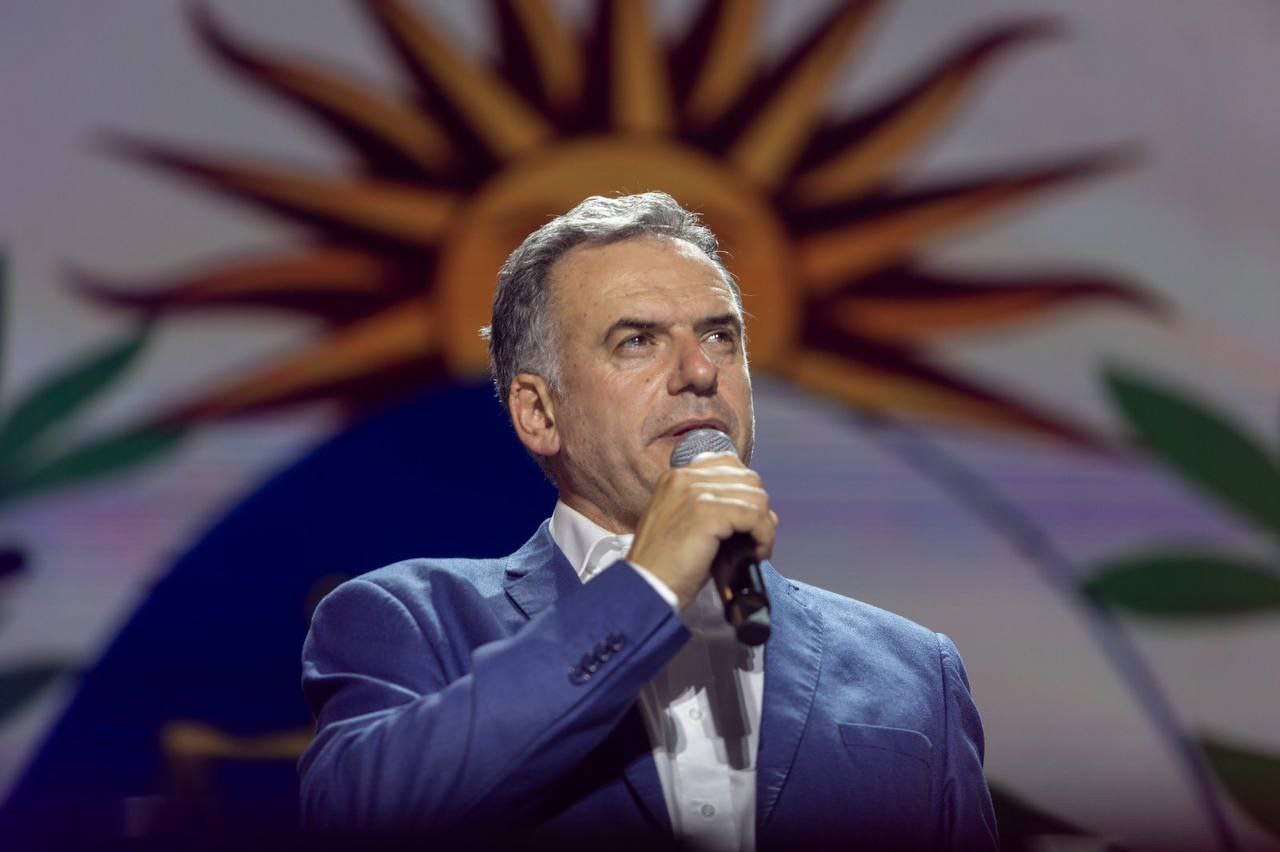 Presidente Maduro celebra victoria electoral del Frente Amplio en Uruguay